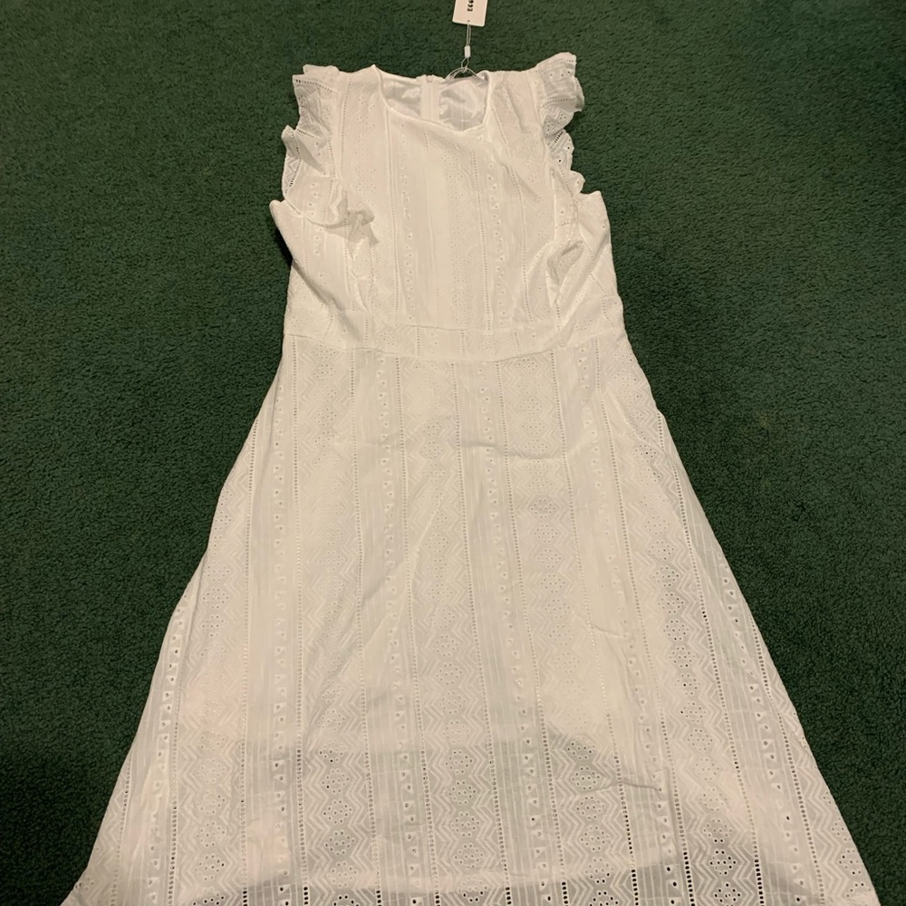 White islet dress
